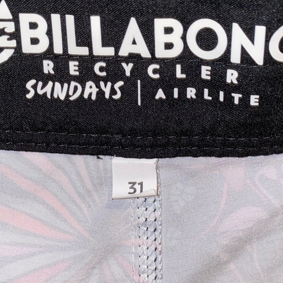 Billabong Board Shorts ๐ฅHOST PICK๐ฅ - Picture 3 of 6